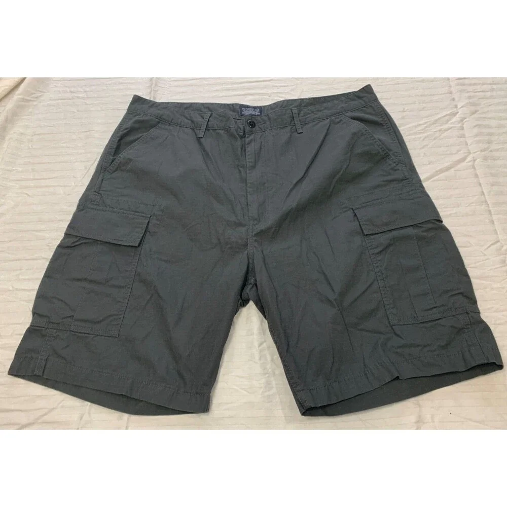 LEVIS STRAUSS MENS CARGO SHORTS SIZE 40